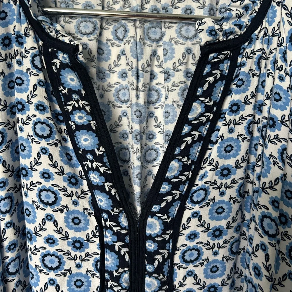 LOFT Floral Flutter Sleeve Blue White & Black Swing Dress Size Medium - Picture 14 of 16